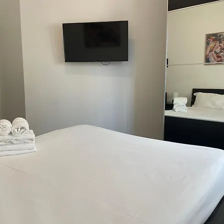 Gardone Apartment - Ampio Appartamento Con 2 Camere Da Letto - Comodo Per Duomo! Milan Exterior photo
