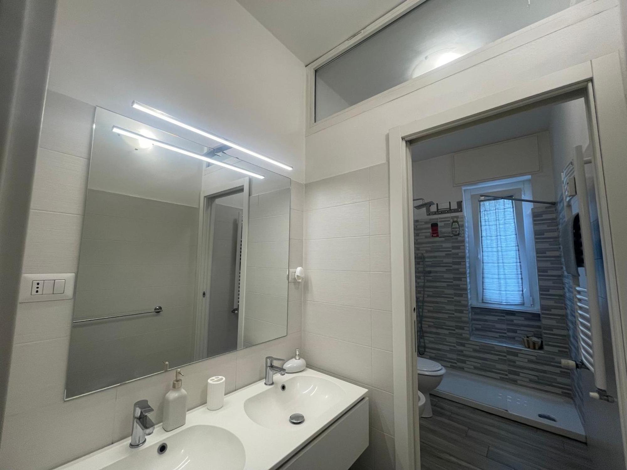 Gardone - Ampio Con 2 Da Letto - Comodo Per Duomo! Appartement Milan